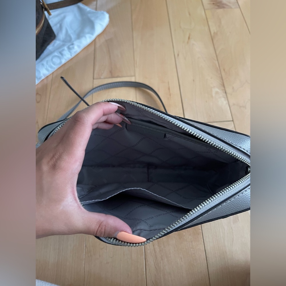grey handbag - Picture 2 of 3